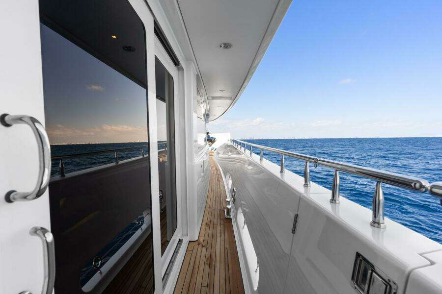 2010 Westport Superyacht