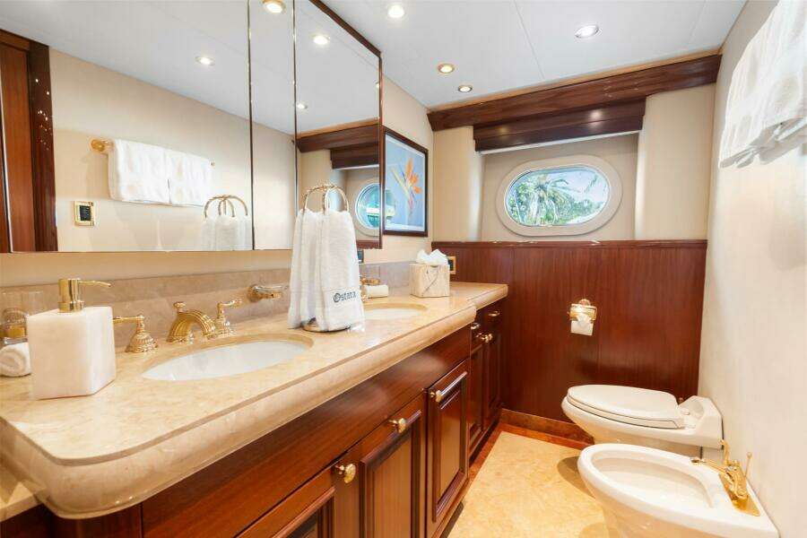 2010 Westport Superyacht