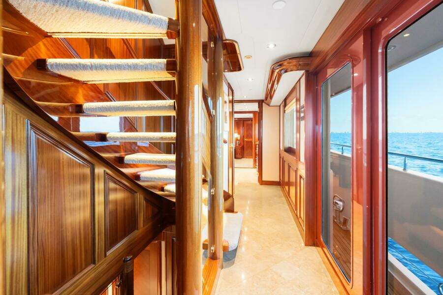 2010 Westport Superyacht