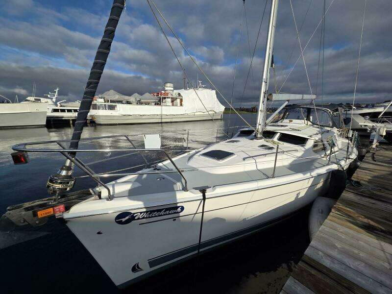 2007 Hunter 44 Deck Saloon "Whitehawk"