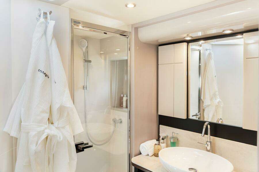 2019 Absolute 58 Fly