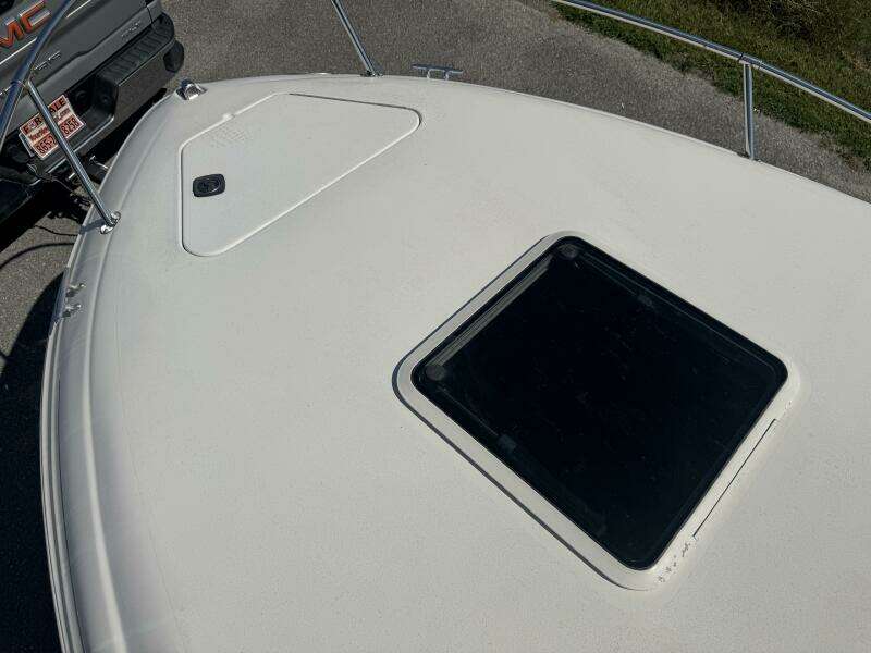 1999 Sea Ray 215 Express Cruiser