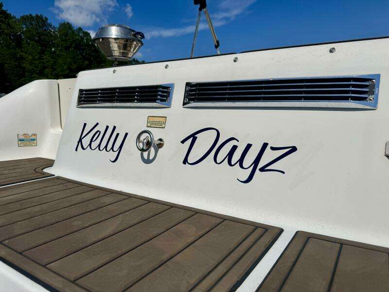1999 Sea Ray 215 Express Cruiser