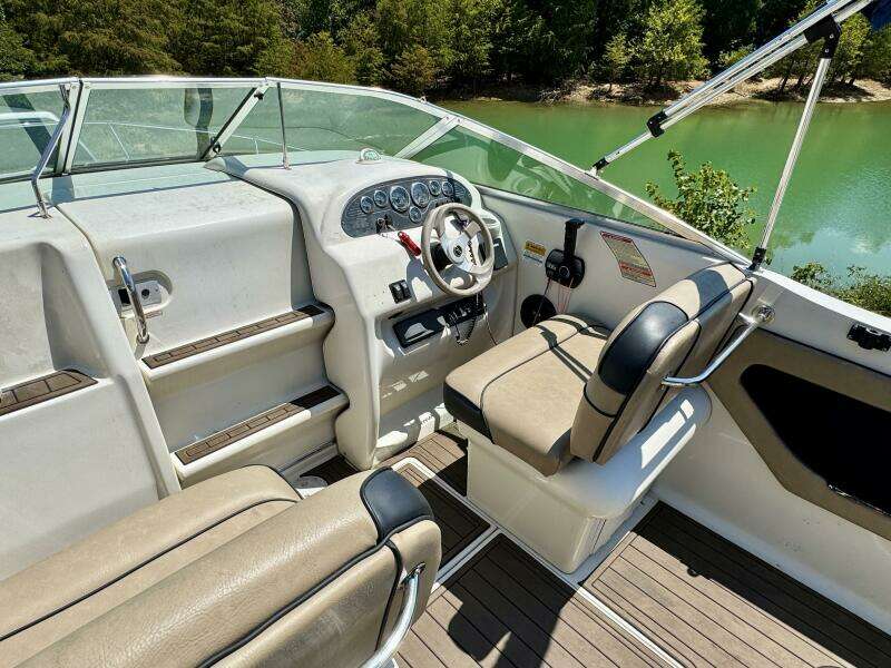 1999 Sea Ray 215 Express Cruiser