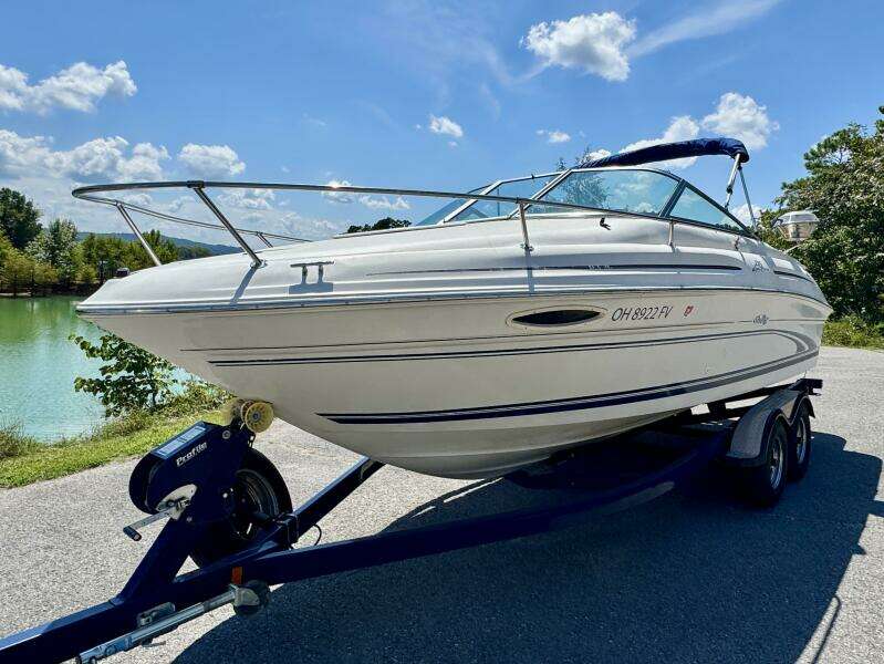 1999 Sea Ray 215 Express Cruiser