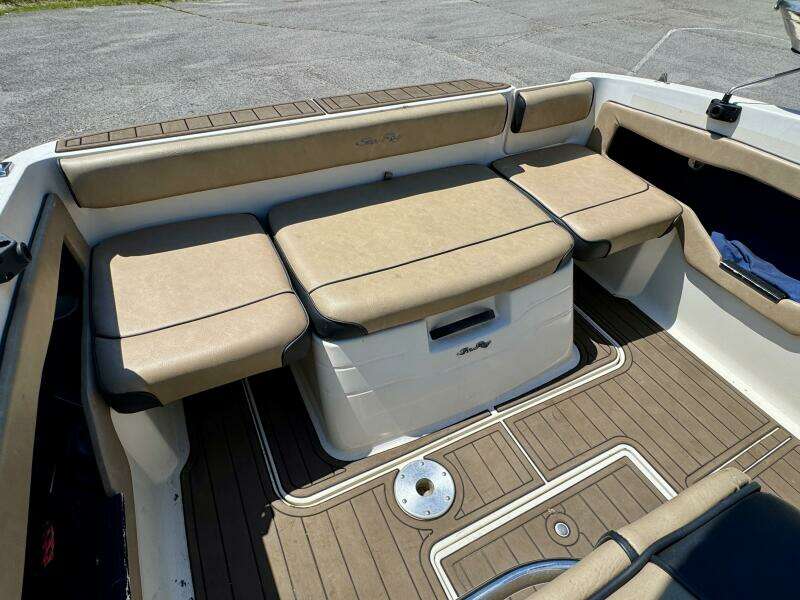 1999 Sea Ray 215 Express Cruiser