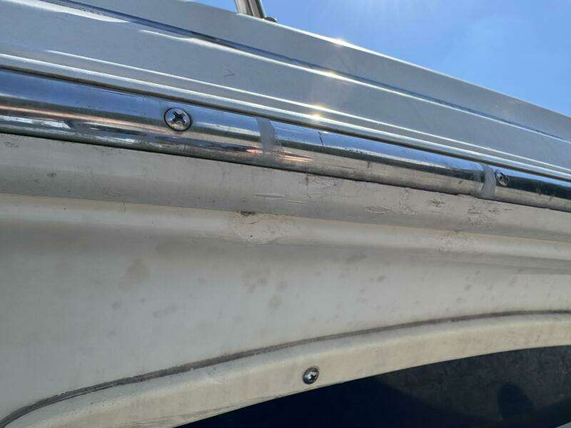 1999 Sea Ray 215 Express Cruiser