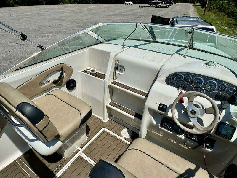 1999 Sea Ray 215 Express Cruiser