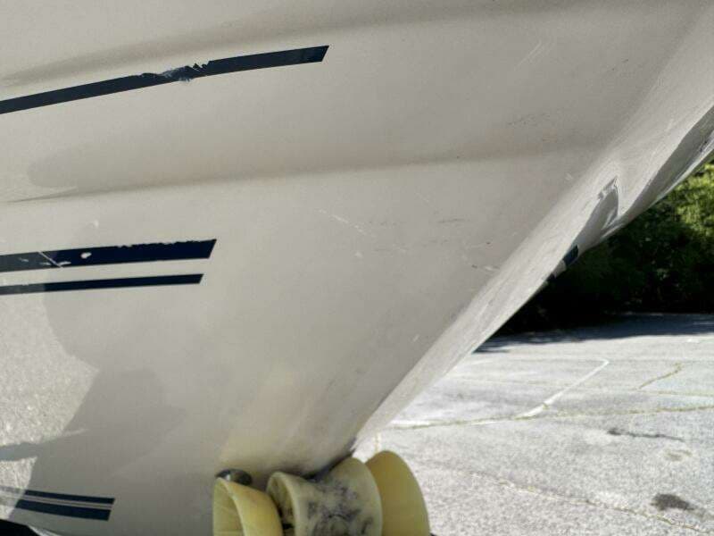 1999 Sea Ray 215 Express Cruiser