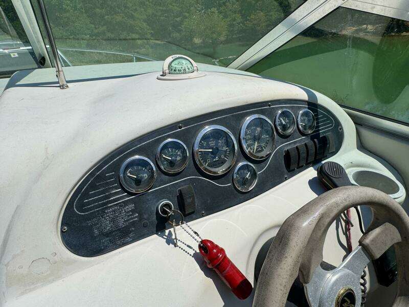 1999 Sea Ray 215 Express Cruiser