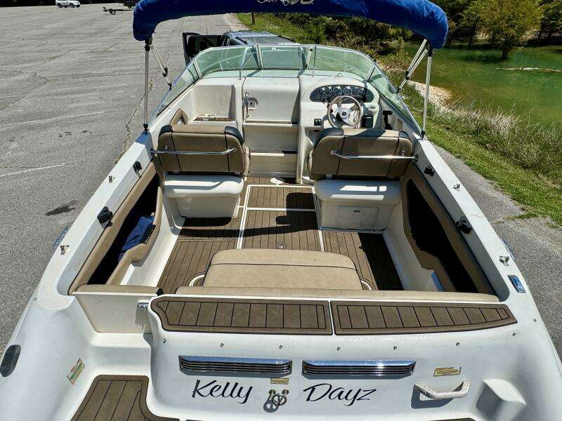 1999 Sea Ray 215 Express Cruiser