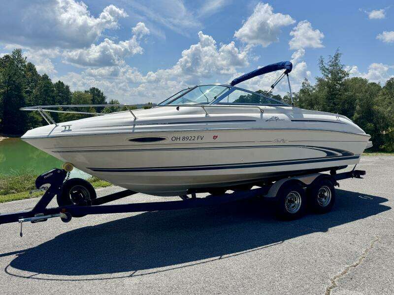 1999 Sea Ray 215 Express Cruiser