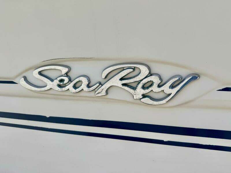 1999 Sea Ray 215 Express Cruiser