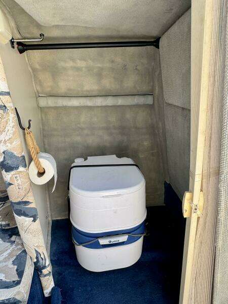 1999 Sea Ray 215 Express Cruiser