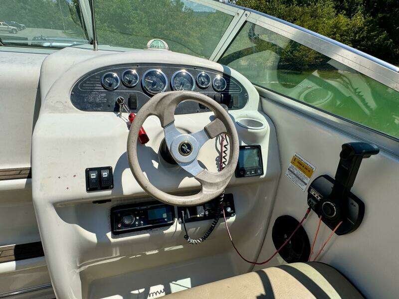 1999 Sea Ray 215 Express Cruiser