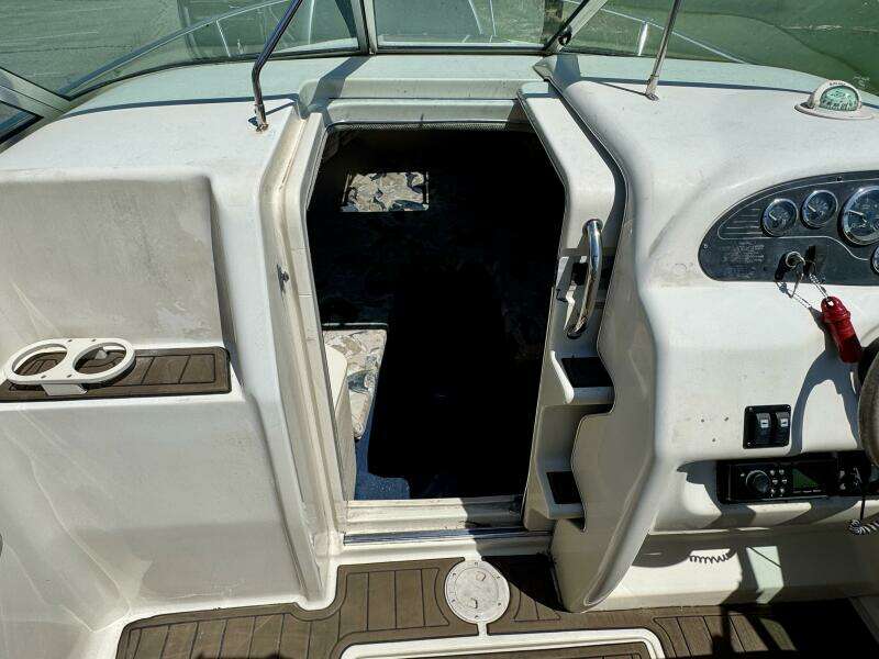 1999 Sea Ray 215 Express Cruiser