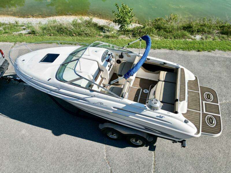 1999 Sea Ray 215 Express Cruiser