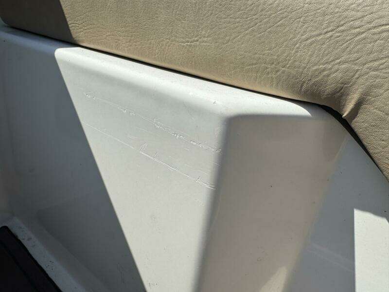 1999 Sea Ray 215 Express Cruiser