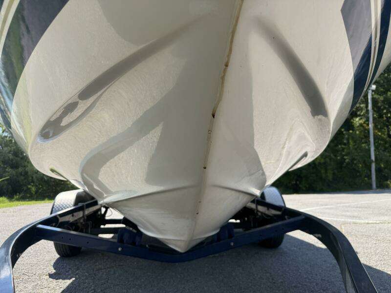 1999 Sea Ray 215 Express Cruiser