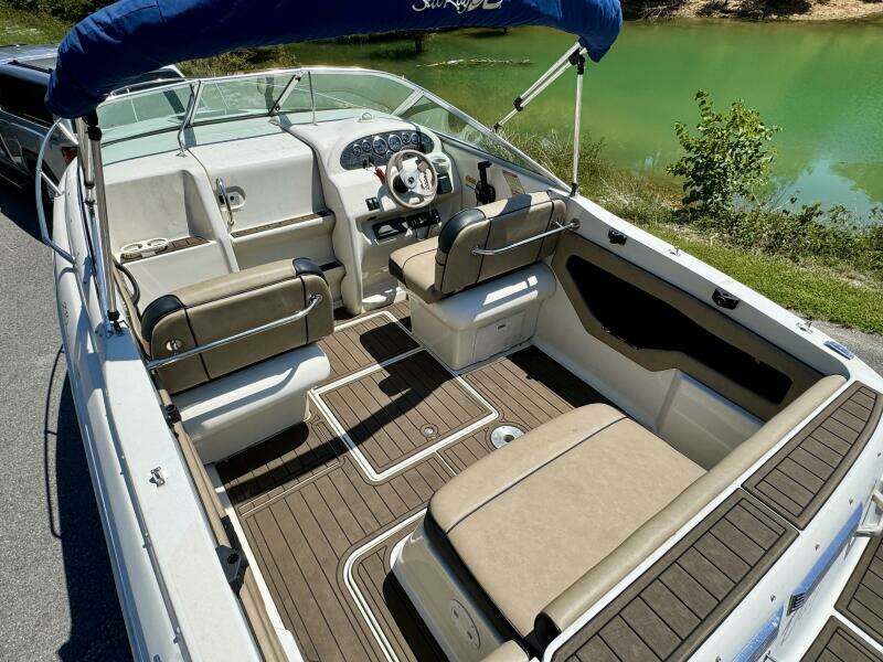 1999 Sea Ray 215 Express Cruiser