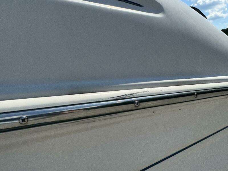 1999 Sea Ray 215 Express Cruiser