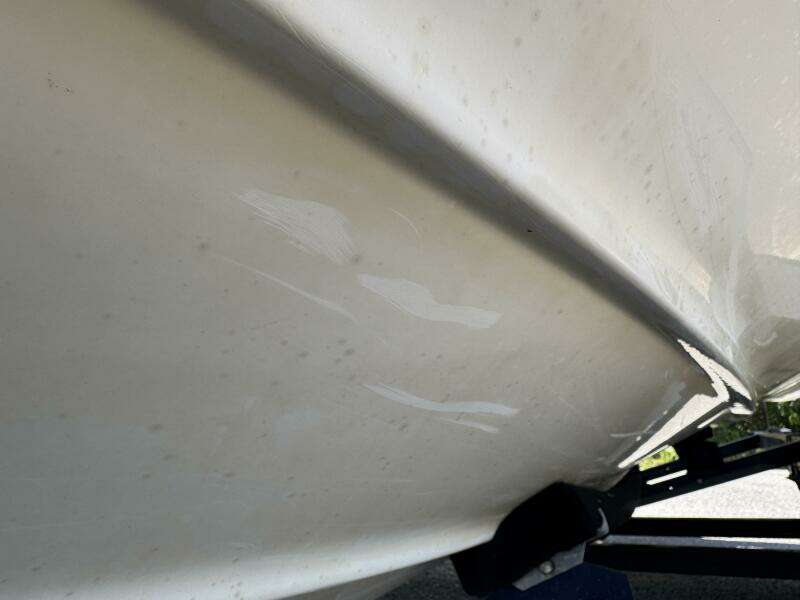 1999 Sea Ray 215 Express Cruiser