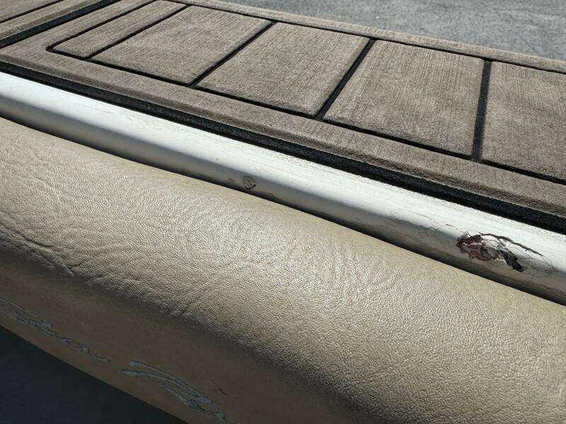 1999 Sea Ray 215 Express Cruiser