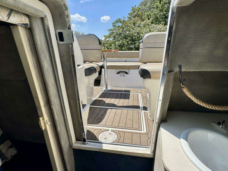 1999 Sea Ray 215 Express Cruiser