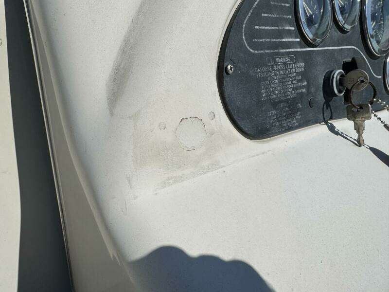 1999 Sea Ray 215 Express Cruiser