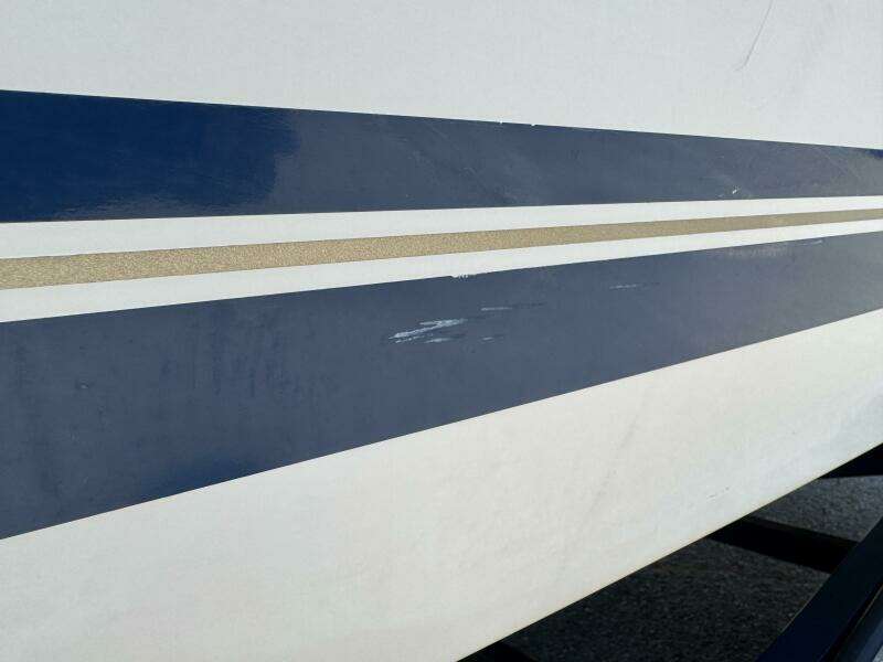 1999 Sea Ray 215 Express Cruiser