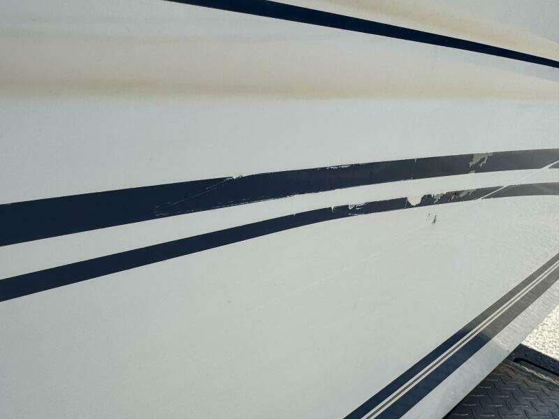 1999 Sea Ray 215 Express Cruiser