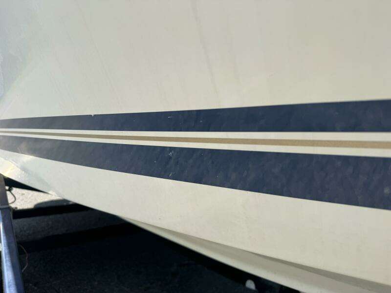 1999 Sea Ray 215 Express Cruiser