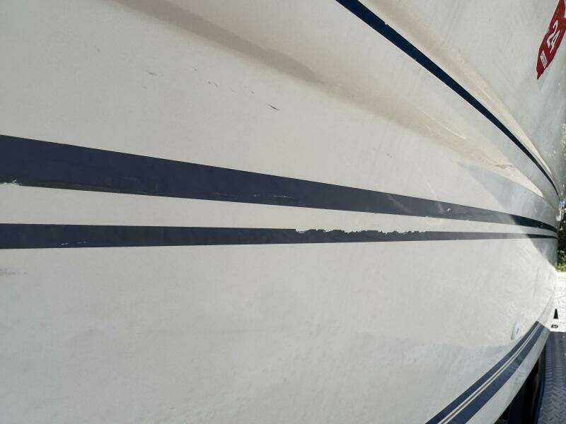 1999 Sea Ray 215 Express Cruiser