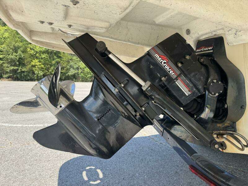 1999 Sea Ray 215 Express Cruiser