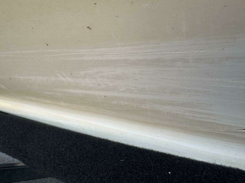 1999 Sea Ray 215 Express Cruiser