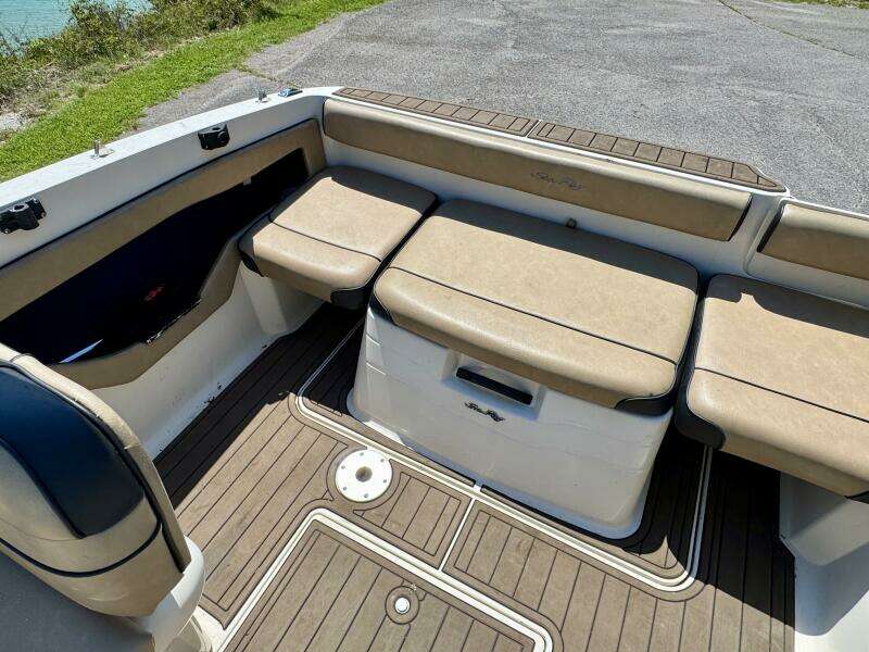 1999 Sea Ray 215 Express Cruiser