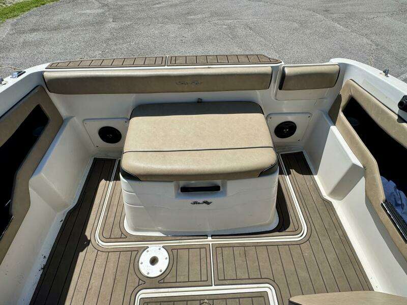 1999 Sea Ray 215 Express Cruiser