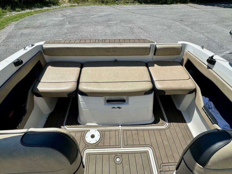 1999 Sea Ray 215 Express Cruiser