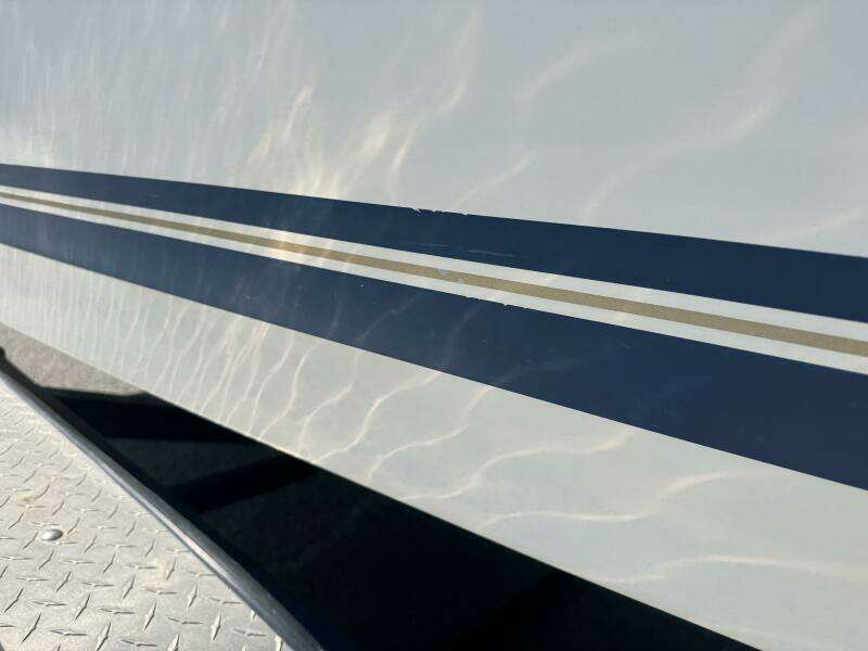 1999 Sea Ray 215 Express Cruiser