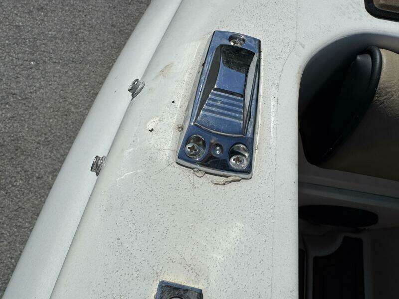 1999 Sea Ray 215 Express Cruiser