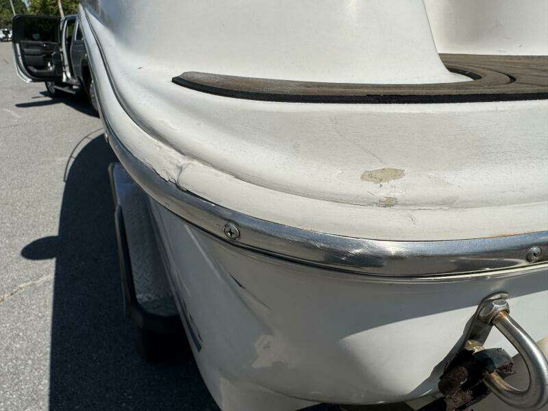 1999 Sea Ray 215 Express Cruiser