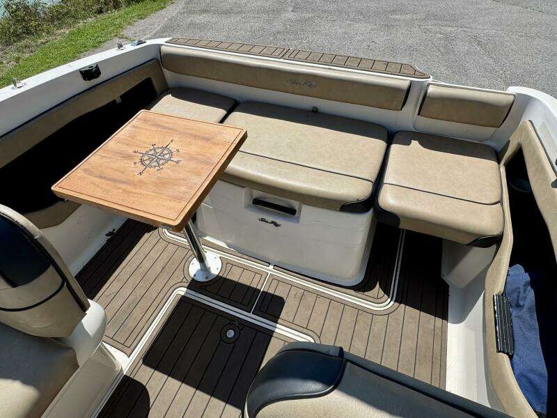 1999 Sea Ray 215 Express Cruiser