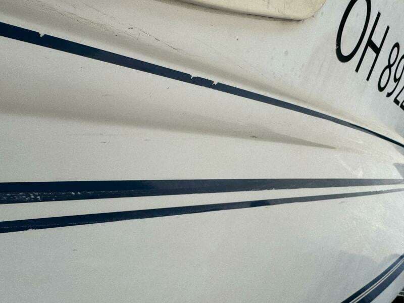 1999 Sea Ray 215 Express Cruiser