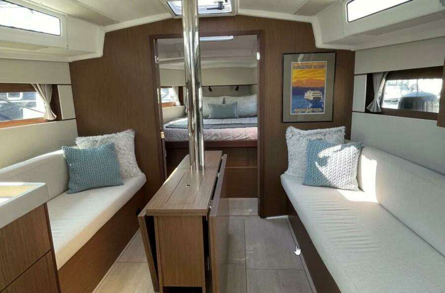 Light, bright, spacious salon