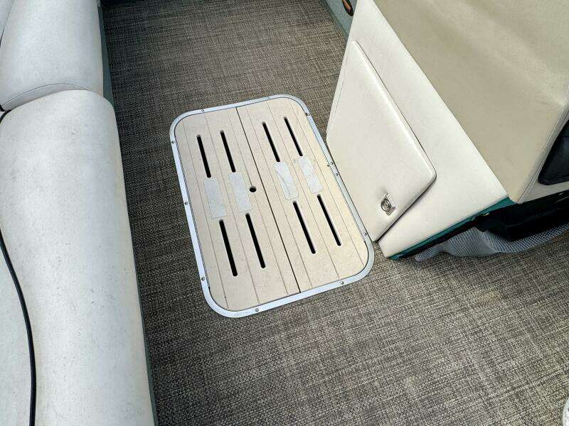 2002 Sun Tracker Party Deck 21