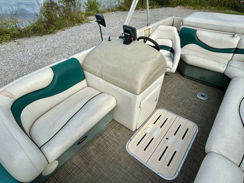 2002 Sun Tracker Party Deck 21