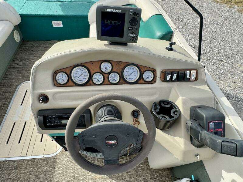 2002 Sun Tracker Party Deck 21