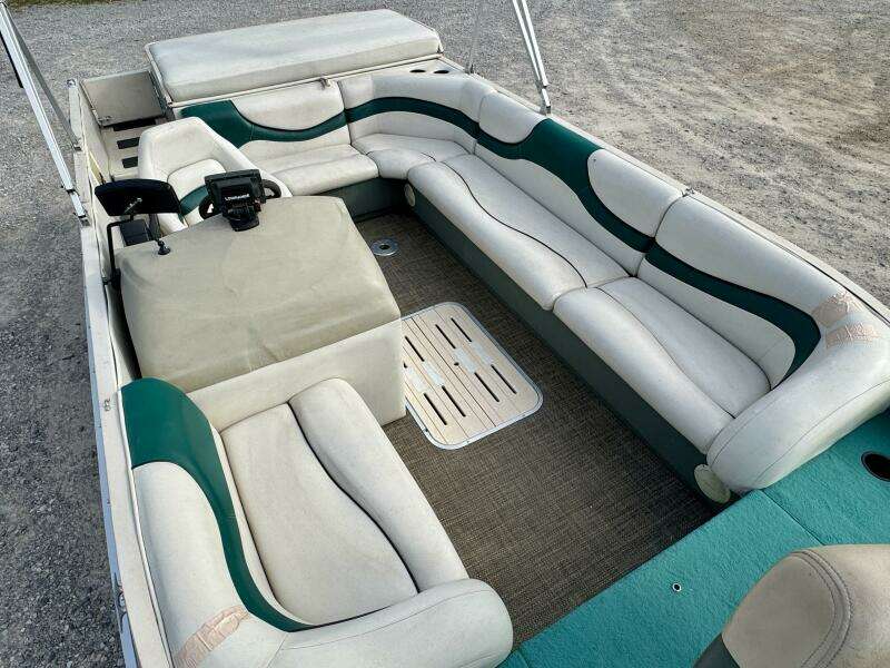 2002 Sun Tracker Party Deck 21