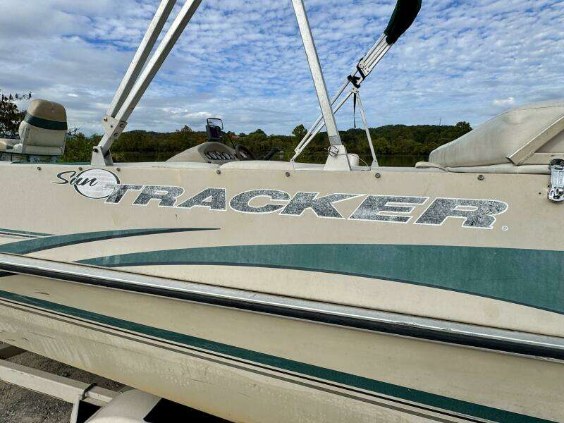 2002 Sun Tracker Party Deck 21