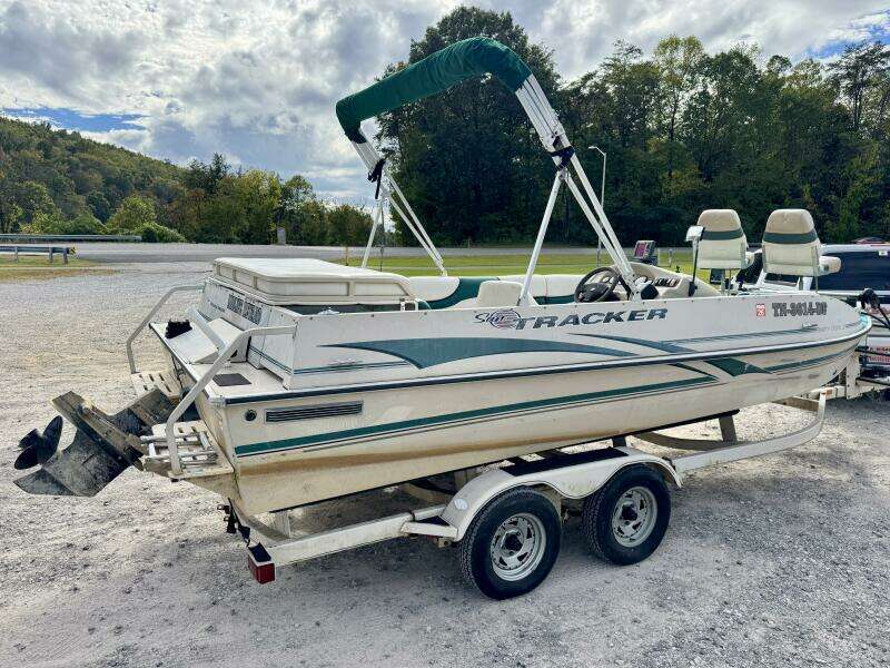2002 Sun Tracker Party Deck 21